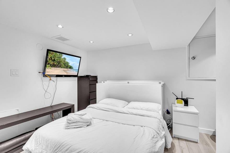Comfortable 2-Bed Suite Near UBC House in Vancouver