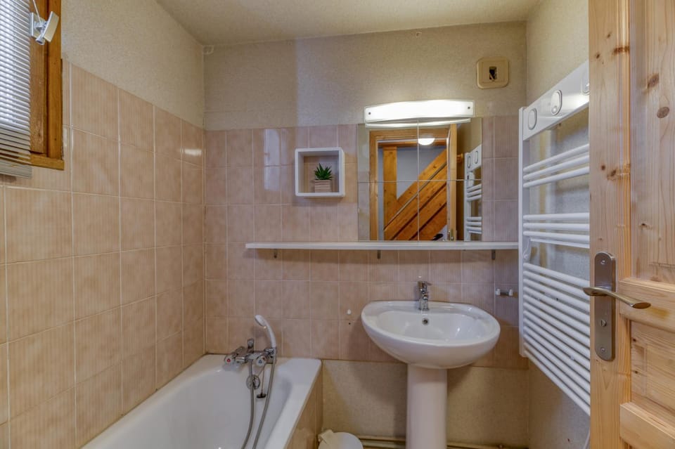 Bathroom, Living room