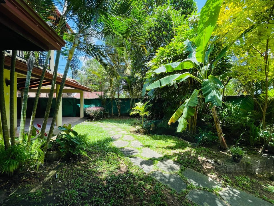Property building, Day, Natural landscape, Garden, Garden view