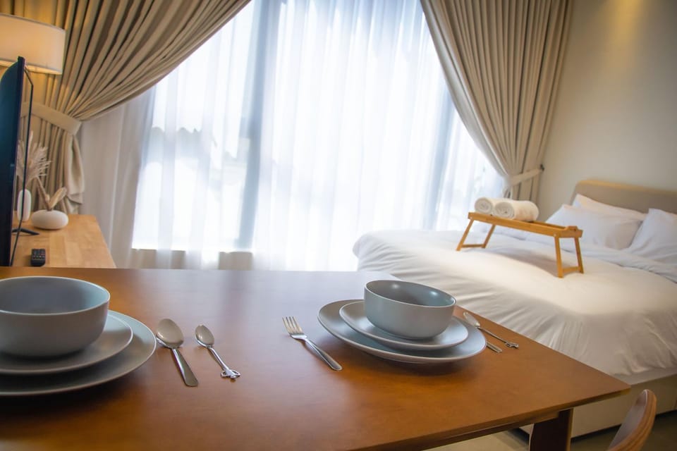 Bed, Photo of the whole room, Dining area, Bedroom