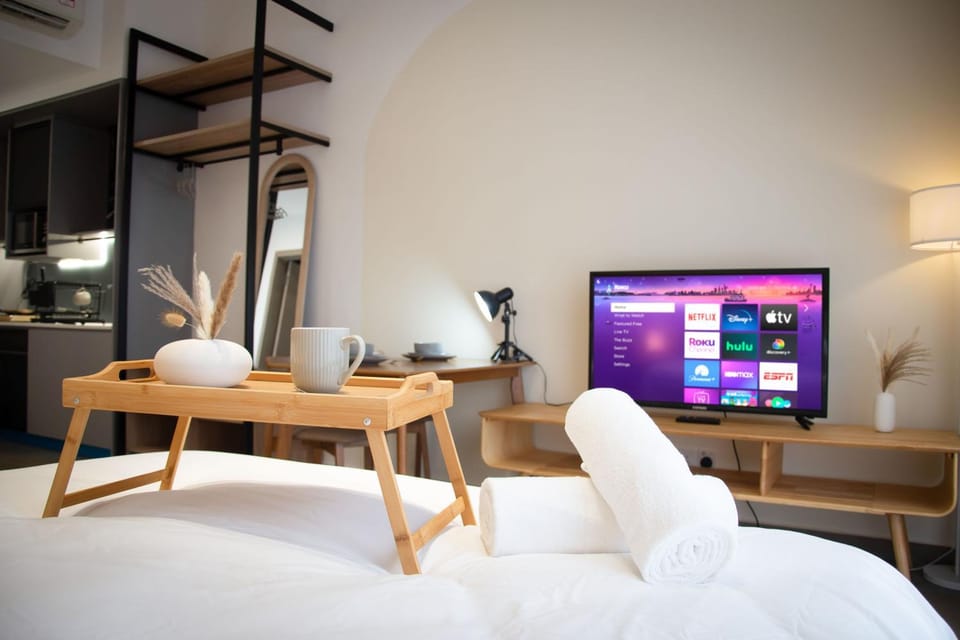 TV and multimedia, Photo of the whole room, Bedroom