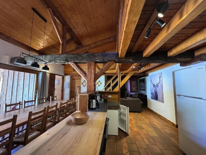 Kitchen or kitchenette, Seating area