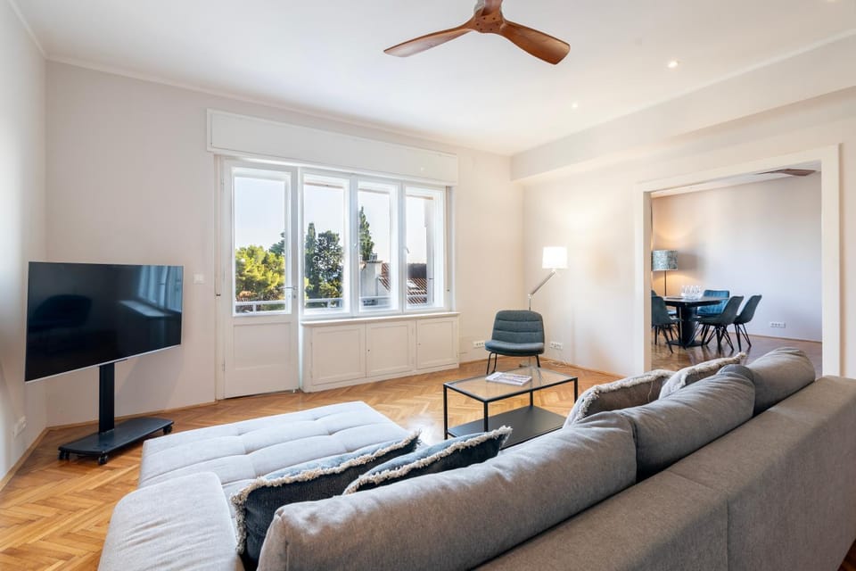 TV and multimedia, Living room, Seating area