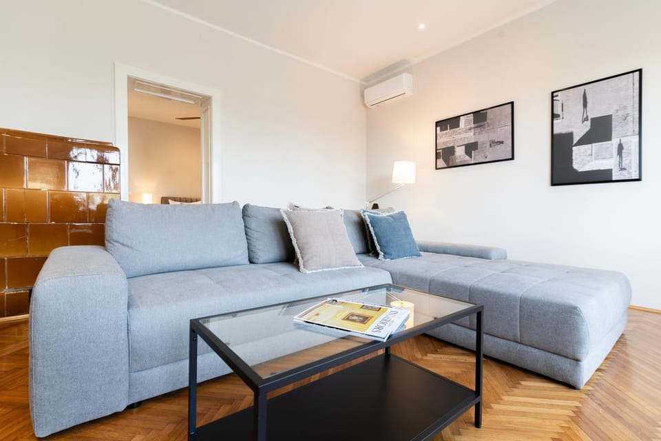 Living room, Seating area, air conditioner