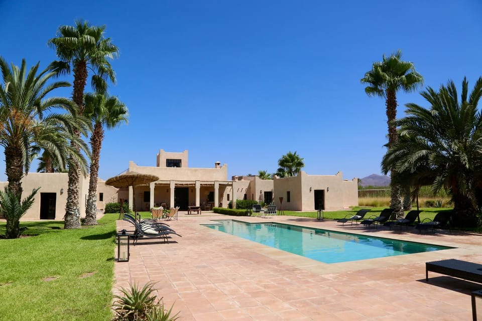 Property building, Day, Garden, Garden view, Pool view, Swimming pool, sunbed
