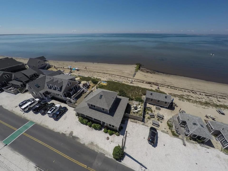 Truro Beachfront House For a Group House in North Truro