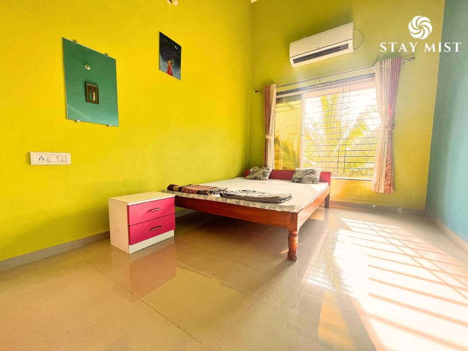 Bedroom, air conditioner