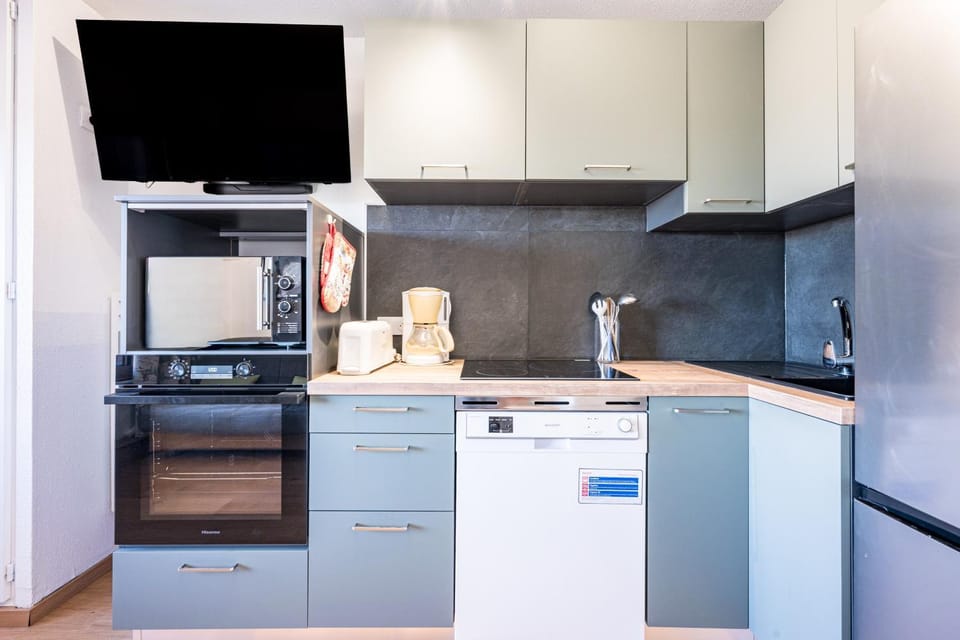 Kitchen or kitchenette, Living room