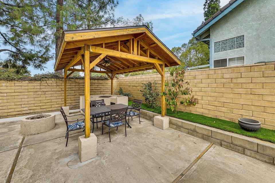 2 Mi to Victoria Gardens: Rancho Cucamonga Haven House in Rancho Cucamonga