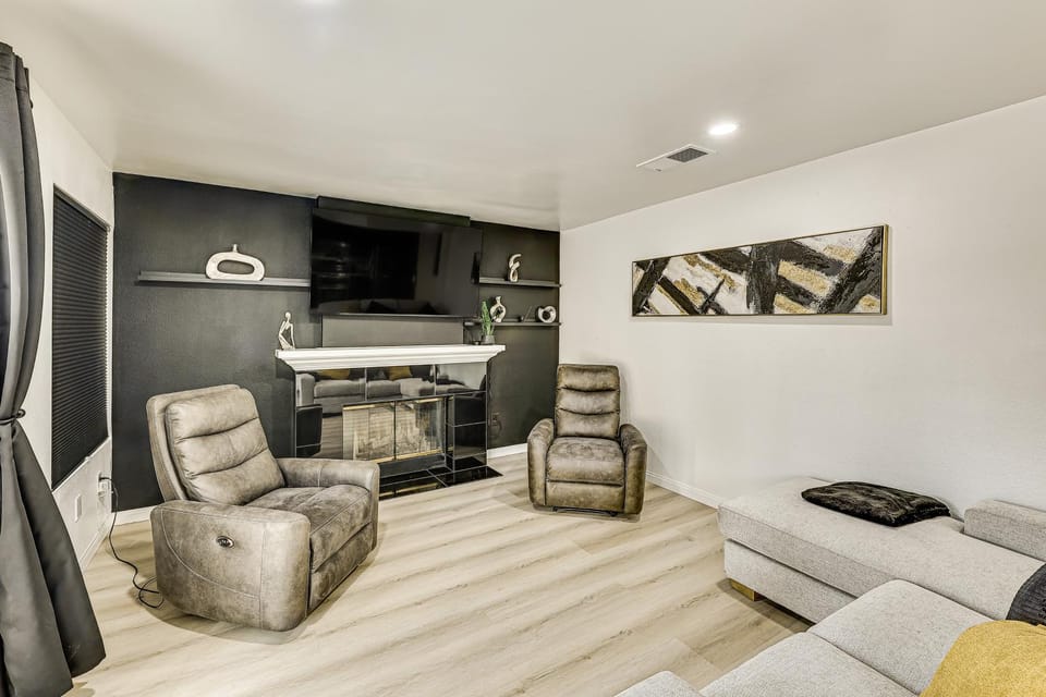 2 Mi to Victoria Gardens: Rancho Cucamonga Haven House in Rancho Cucamonga