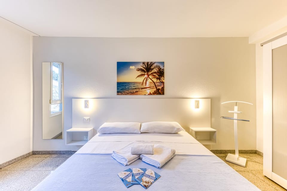 Living room, Bedroom