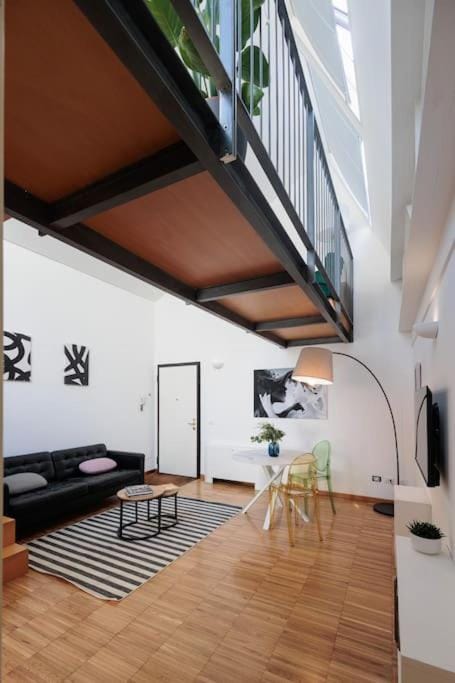 Urban House - Bright House Navigli Milan Center Apartment in Milan