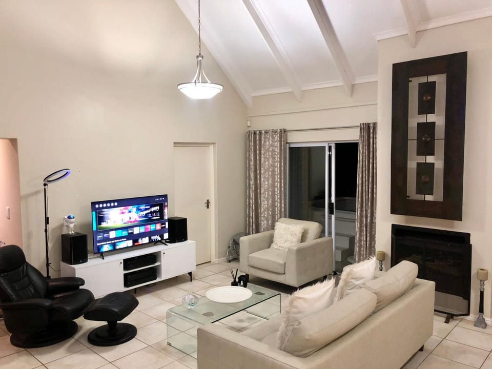 Living room, Entertainment