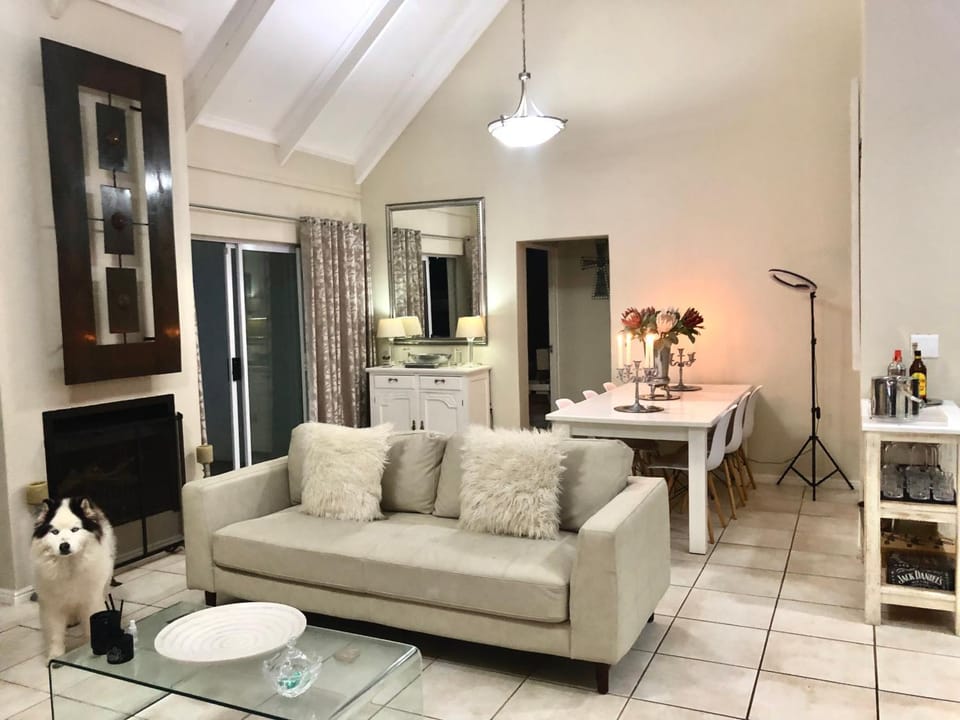 Property building, Living room, Dining area, fireplace, pet friendly
