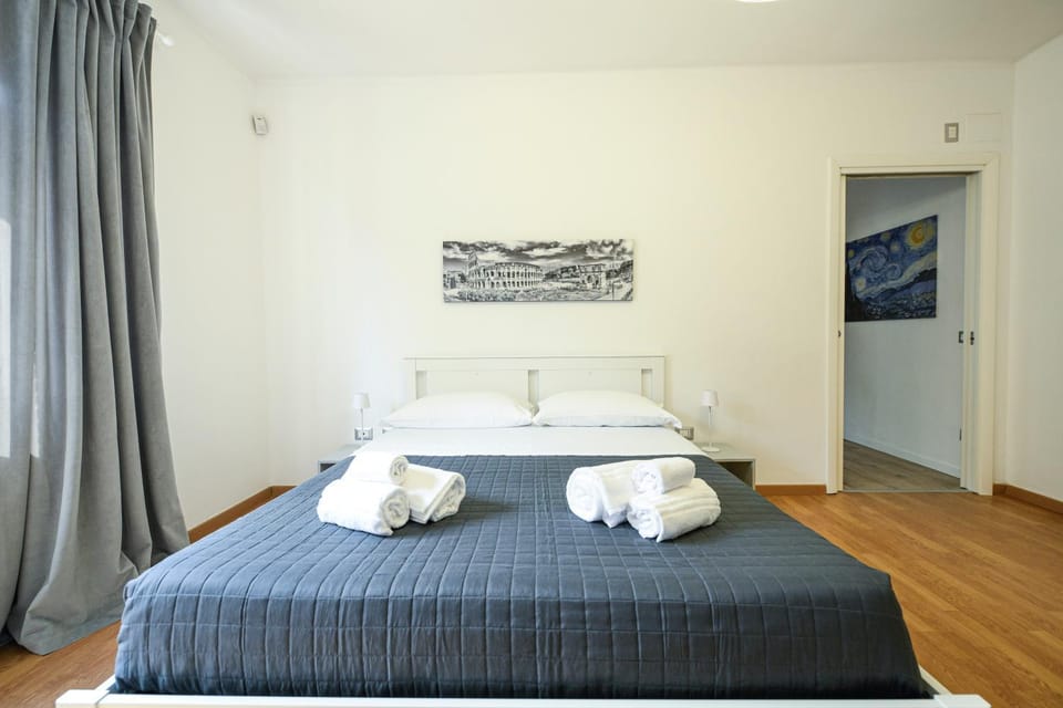 Bed, Photo of the whole room, Bedroom, towels
