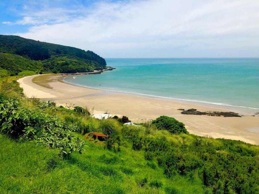 Ahipara Beach Front, modern stylish bach House in Northland
