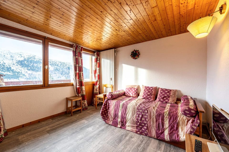 Property building, Living room, Bedroom