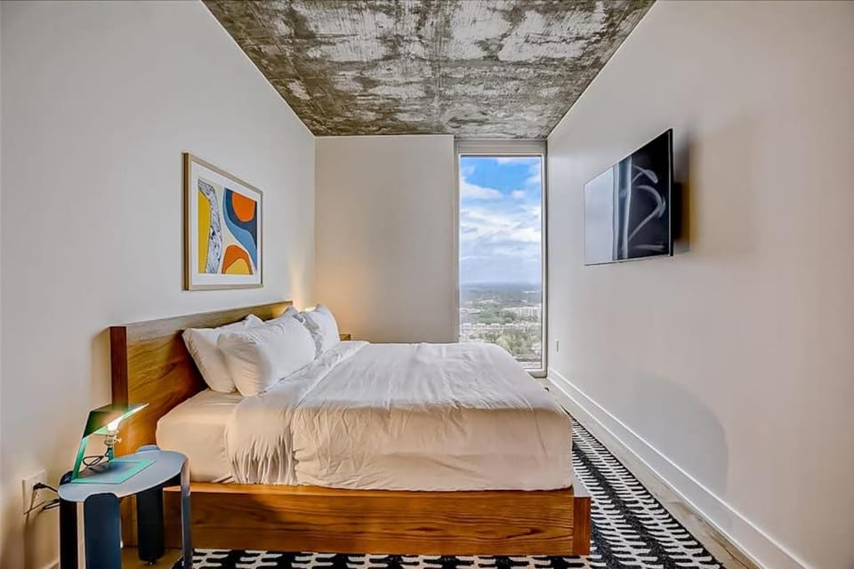Dog-friendly getaway on Rainey Street with rooftop pool and gym Hotel in Austin