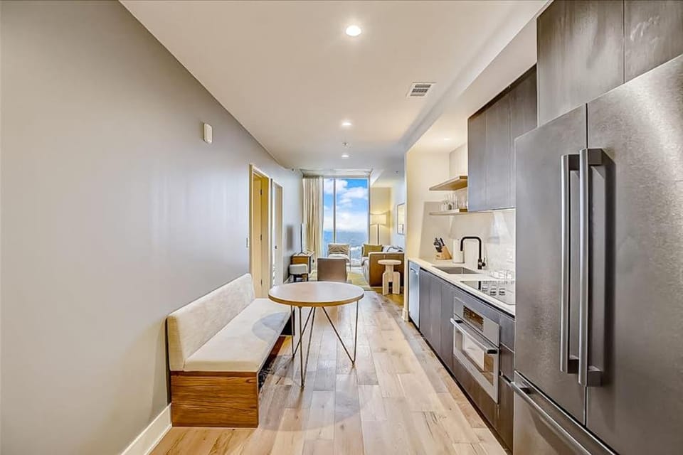 Dog-friendly getaway on Rainey Street with rooftop pool and gym Hotel in Austin