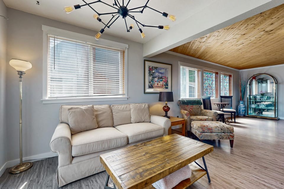 Coastal Garden Cottage Hotel in Clinton