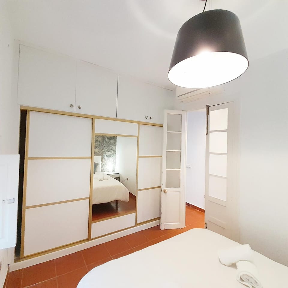 Bedroom, wardrobe, air conditioner