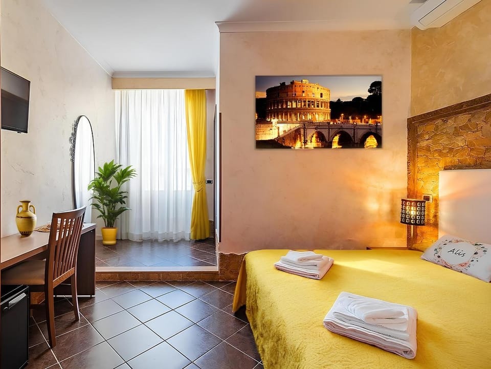 Bed, TV and multimedia, Photo of the whole room, Bedroom, furniture, heating, internet, pet friendly, towels, air conditioner