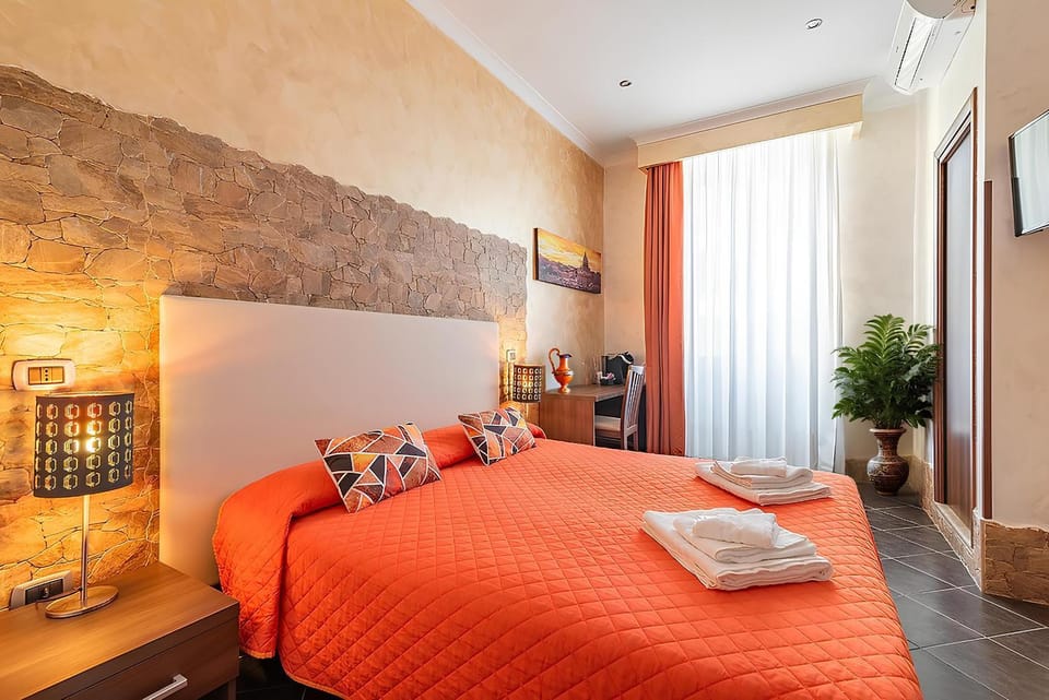 Bed, Photo of the whole room, Seating area, Bedroom, locker, towels, wardrobe, air conditioner