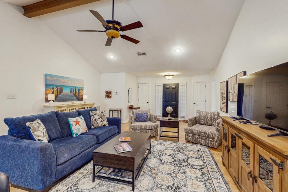 <1 Block to Trails! Conway Biker & Hikers Haven House in Conway
