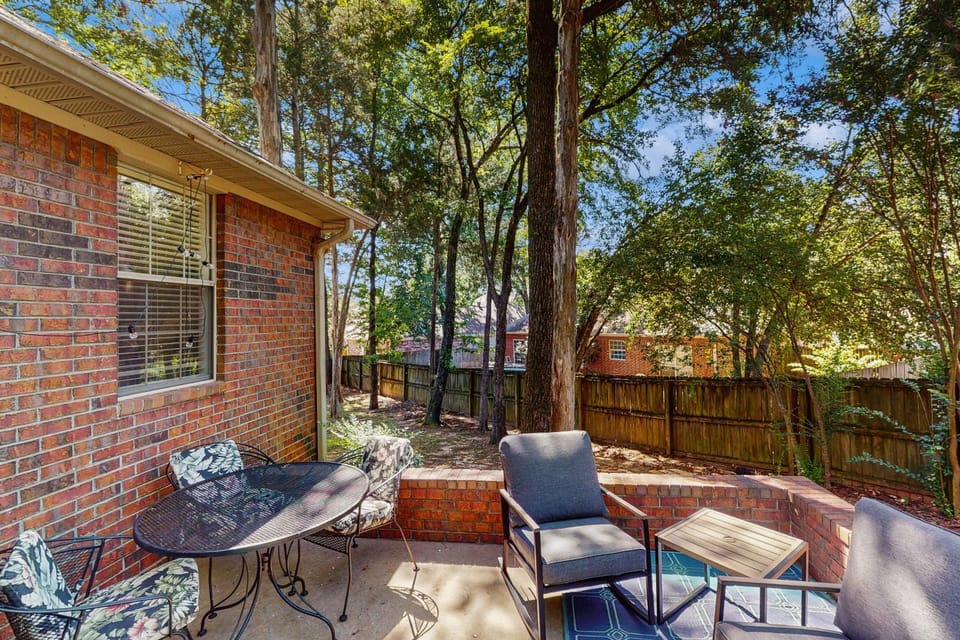 <1 Block to Trails! Conway Biker & Hikers Haven House in Conway