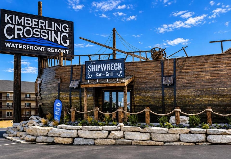 Captain's Quarters at Kimberling Crossing Apartment in Kimberling City