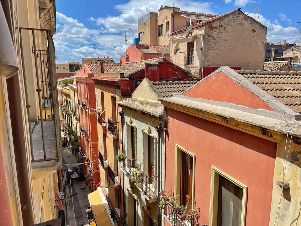 Property building, Day, Neighbourhood, City view, Street view, Location