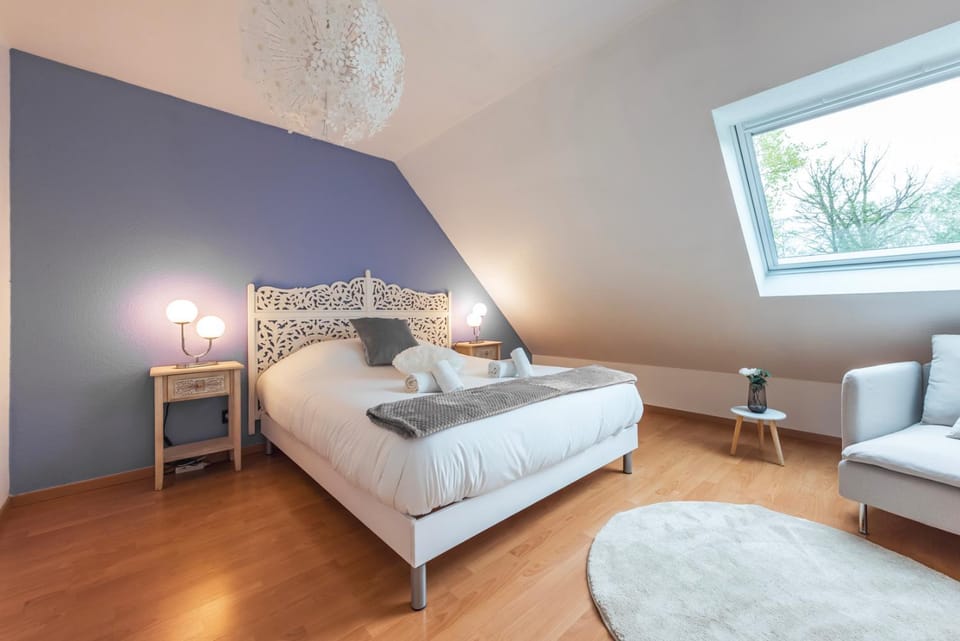 Bed, Photo of the whole room
