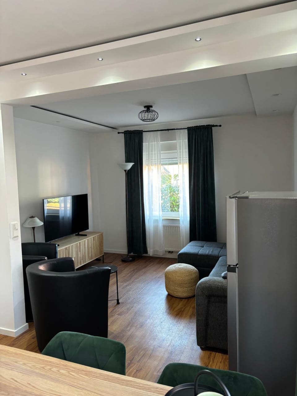 TV and multimedia, Living room, Seating area, Evening entertainment