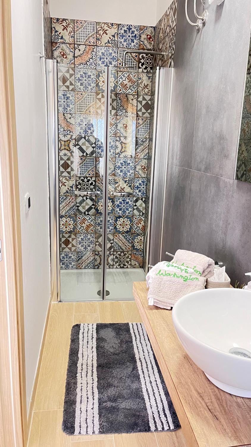 Shower, Bathroom, towels