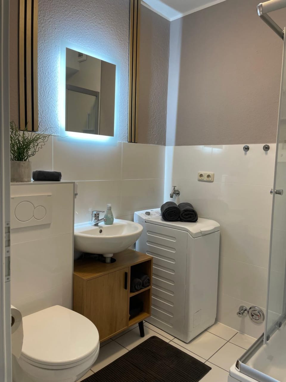 Bathroom, washing machine