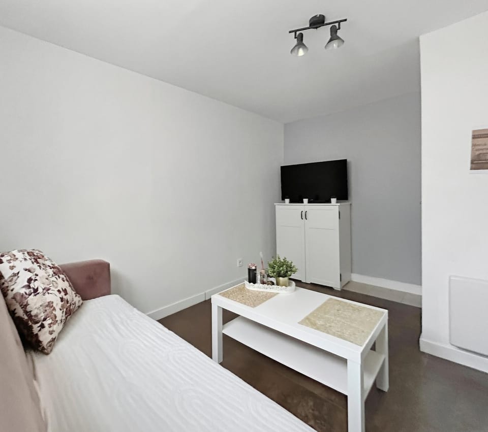 Appart rénové, proche des commerces & transports Apartment in Île-de-France