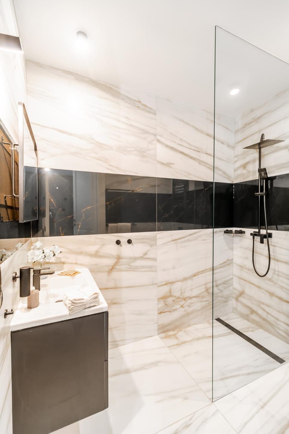Shower, Bathroom, towels