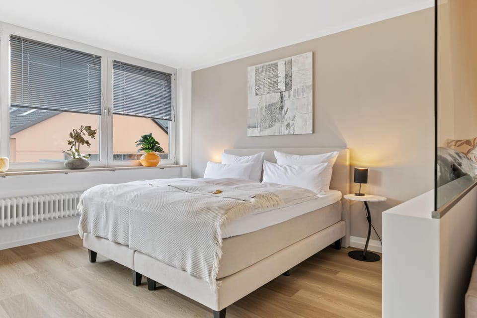 Photo of the whole room, Bedroom
