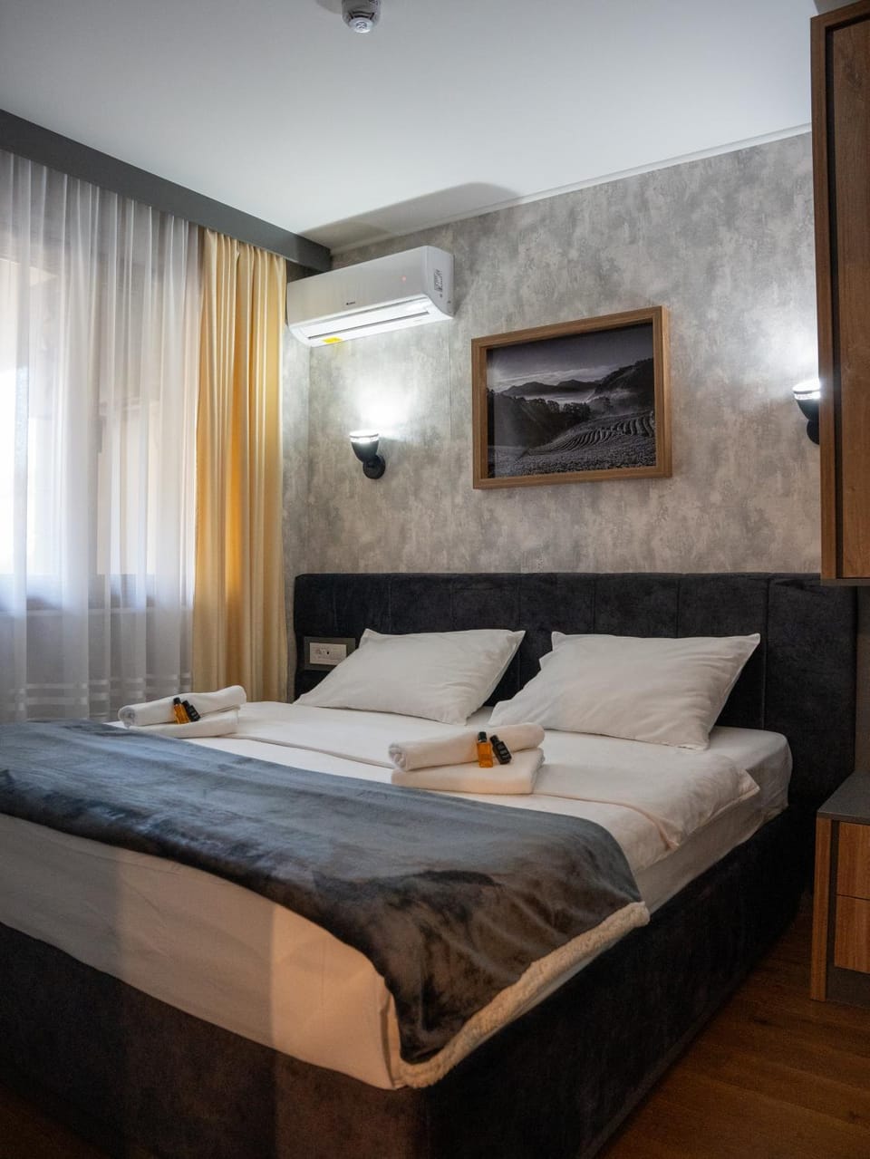 Bed, Photo of the whole room, Bedroom, towels