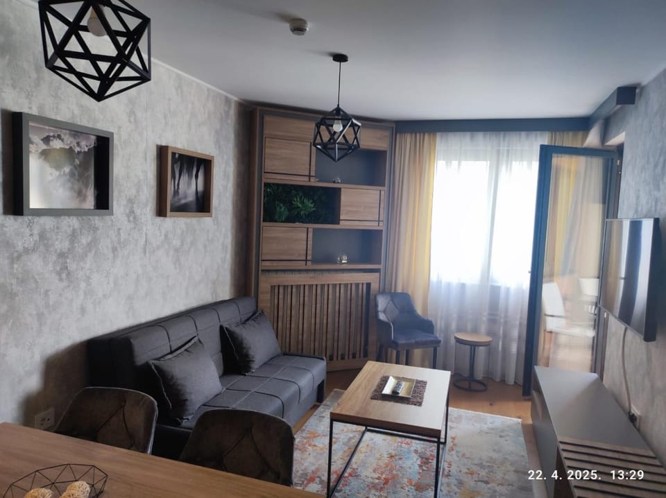 Communal lounge/ TV room, TV and multimedia, Living room, Seating area, Evening entertainment