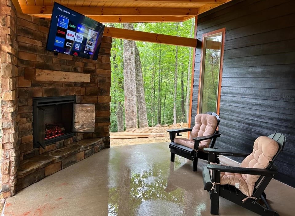 Patio, Natural landscape, TV and multimedia, Evening entertainment, fireplace