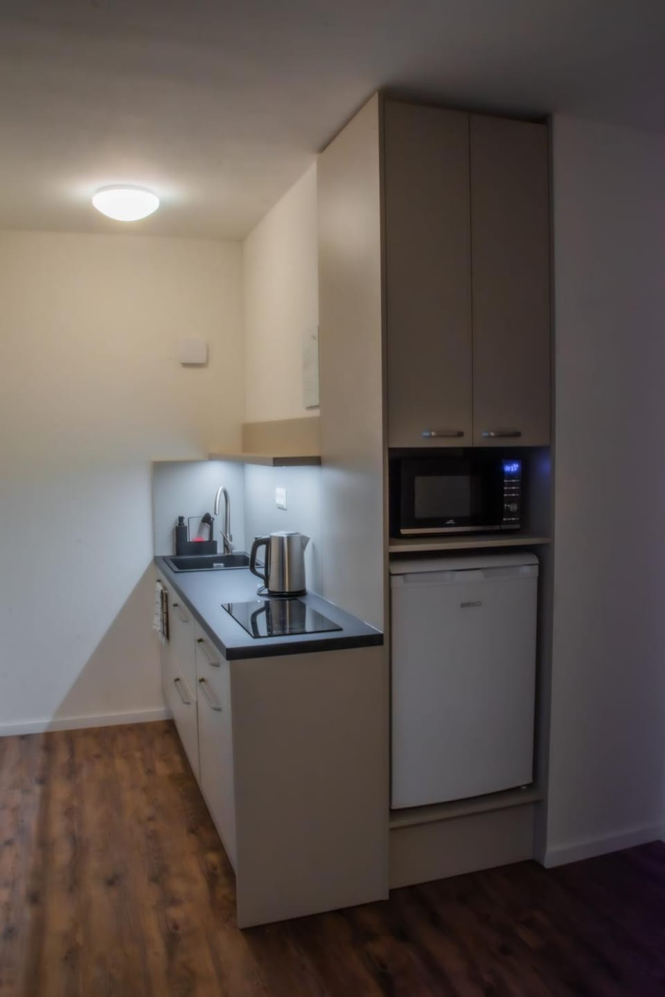 Kitchen or kitchenette, oven, pet friendly, stove