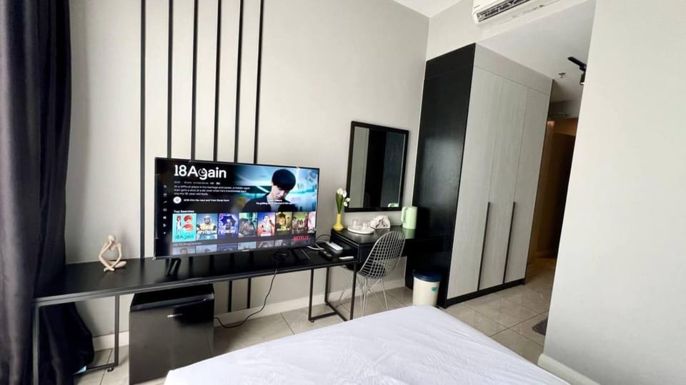 TV and multimedia, Photo of the whole room, Bedroom