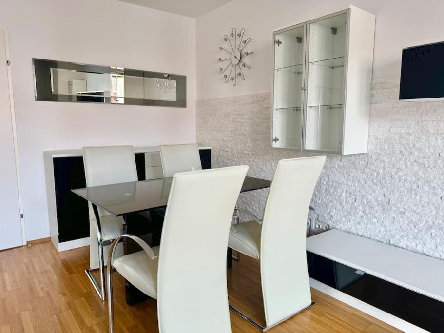 115 m2 Maisonette with Free Parking Apartment in Vienna