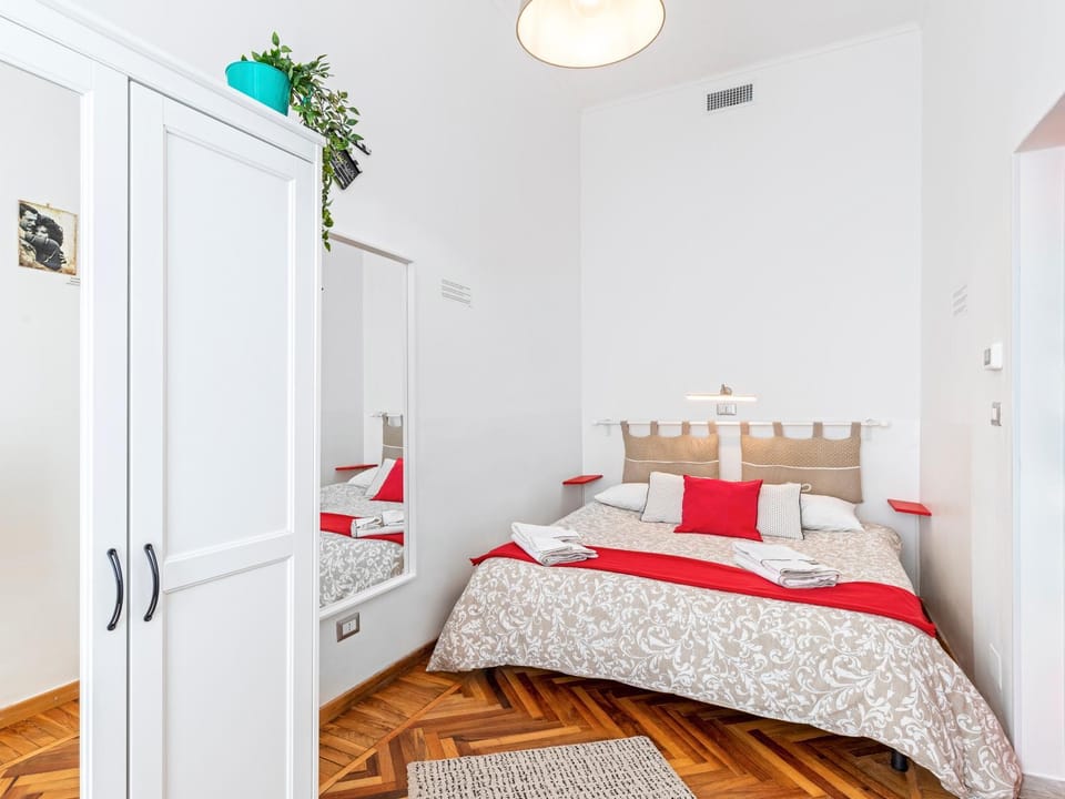 Bed, Photo of the whole room, Bedroom, wardrobe, air conditioner, air conditioner
