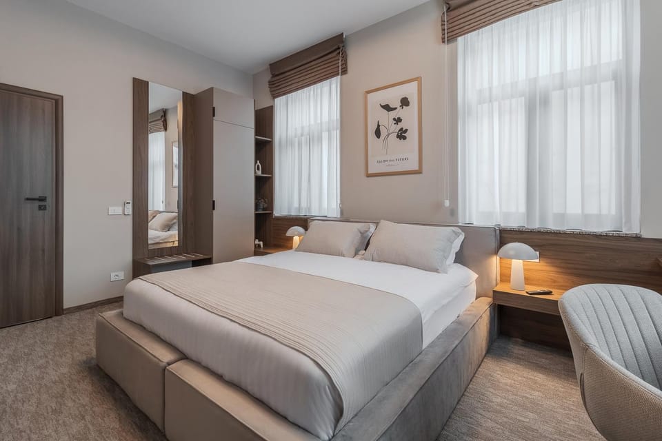 Bed, Photo of the whole room, Seating area, Bedroom, wardrobe