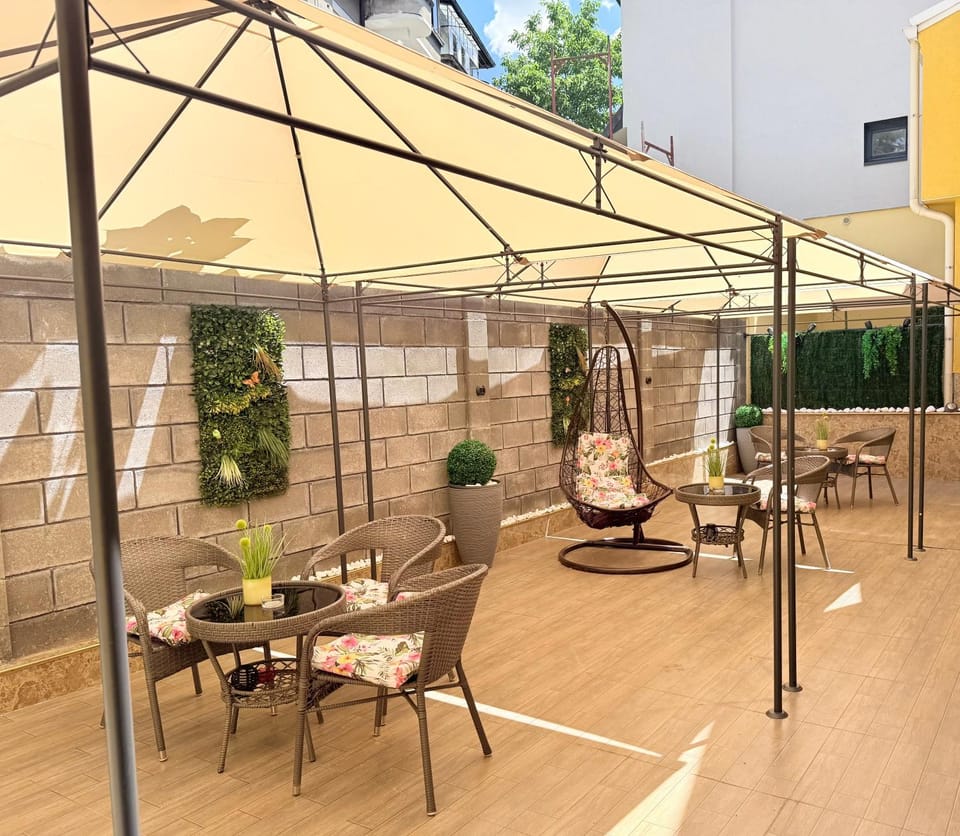Patio, Garden, Seating area