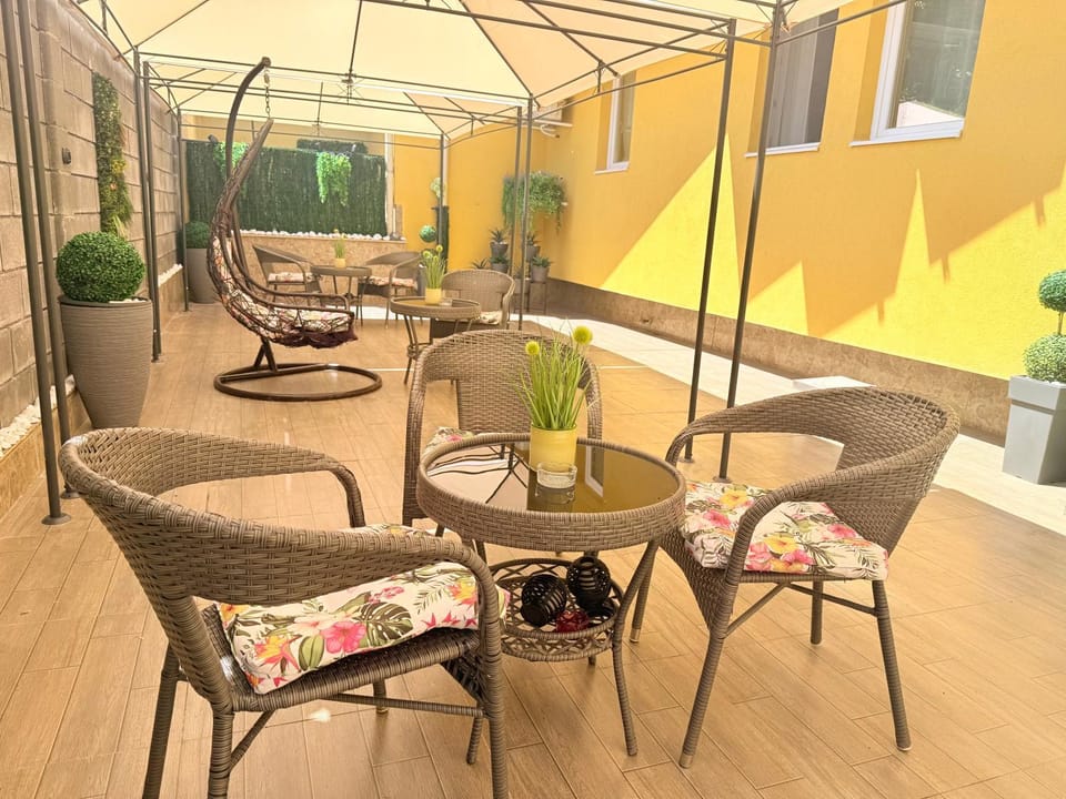 Patio, Garden, Seating area