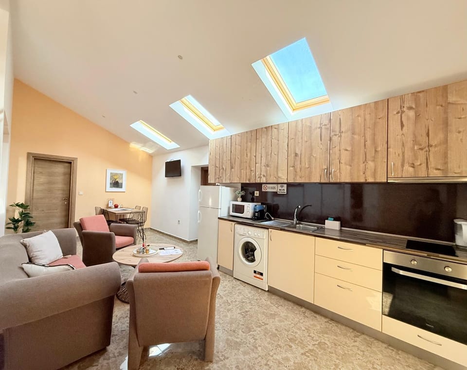 TV and multimedia, Kitchen or kitchenette, Living room, Seating area, Dining area, oven, stove, washing machine