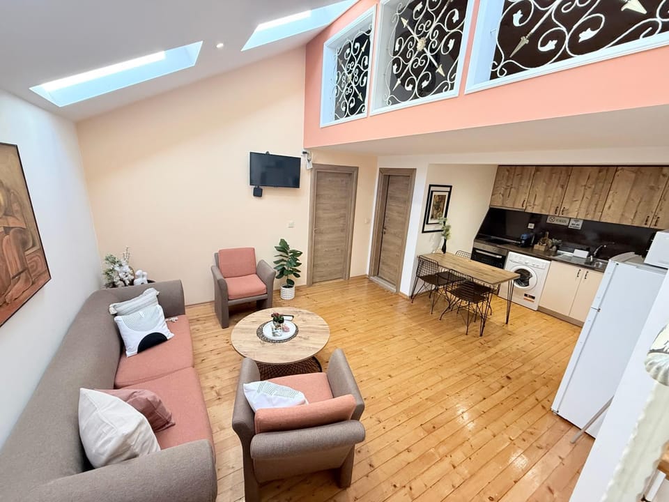 Communal lounge/ TV room, Living room, Seating area